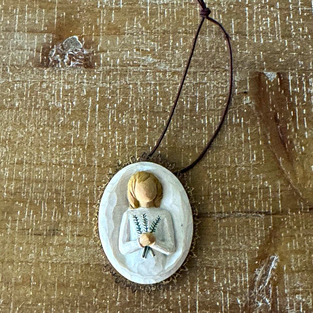 Willow Tree Oval Hanging Christmas Ornament "Keeping Treasured Memories Close"